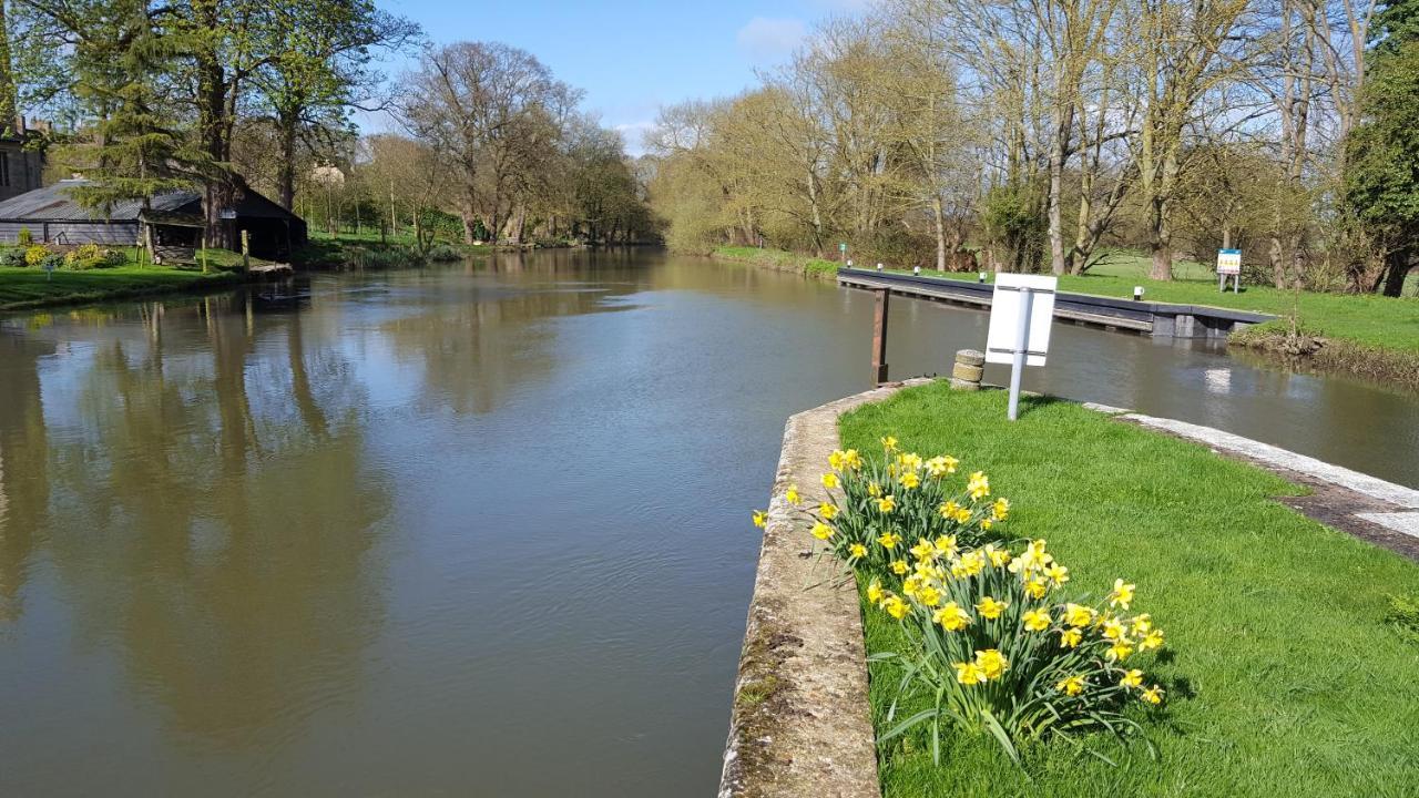 River Nene Cottages Water Newton Екстериор снимка