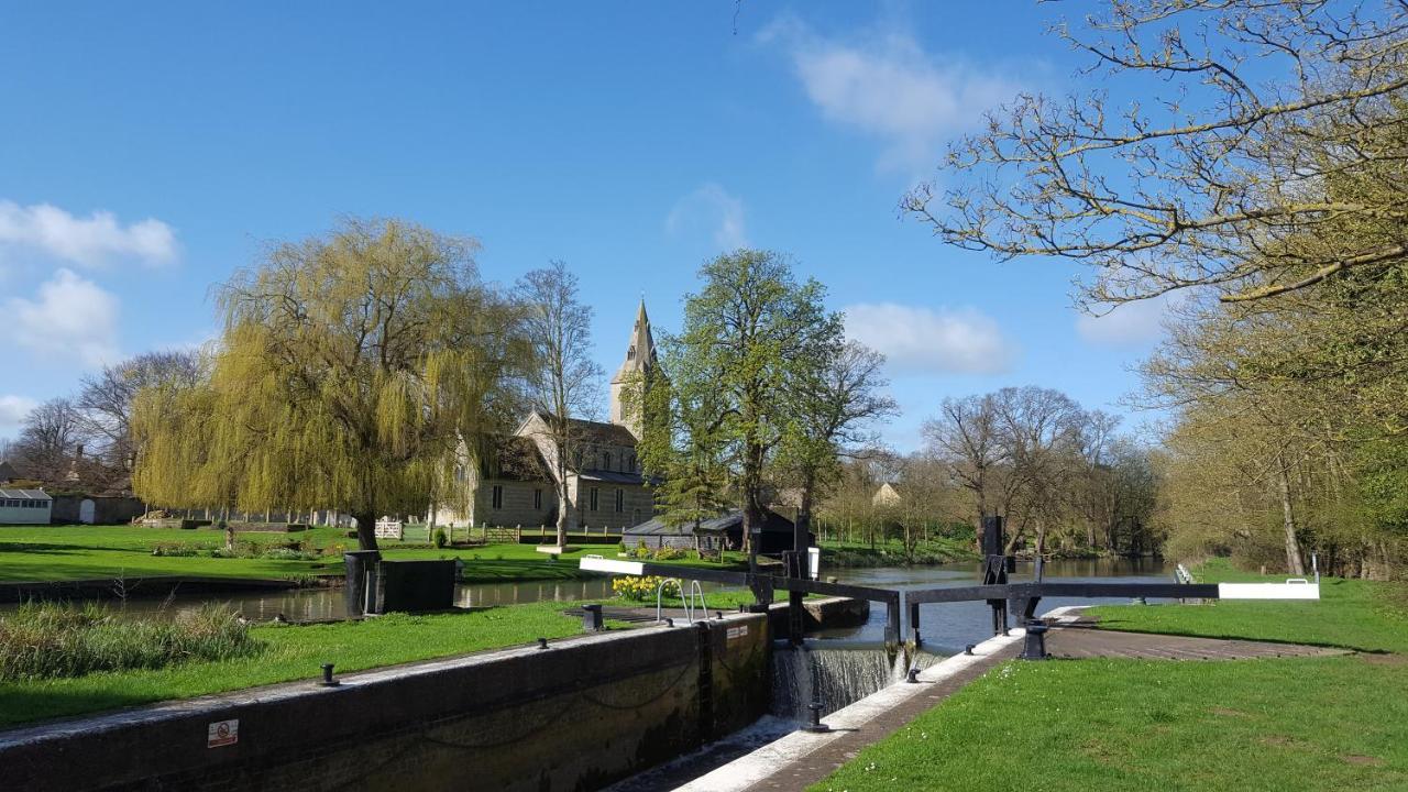 River Nene Cottages Water Newton Екстериор снимка